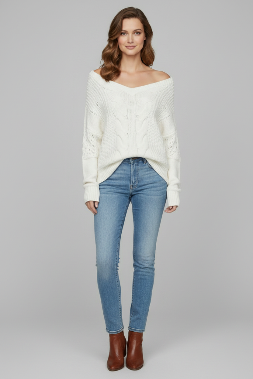 Relaxed Fit Knit Sweater with Round Neck and Long Sleeves