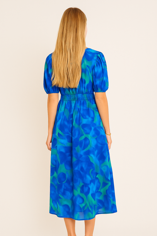Retro Dress – Vintage-Inspired Elegance with a Flattering Fit