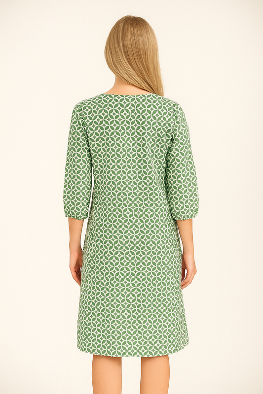 Chic Midi Dress – Timeless Silhouette with Flattering Fit