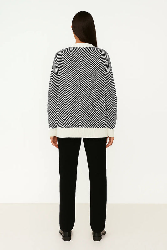 Oversized-Herringbone-Cardigan - Timeless-Style-with-Comfort