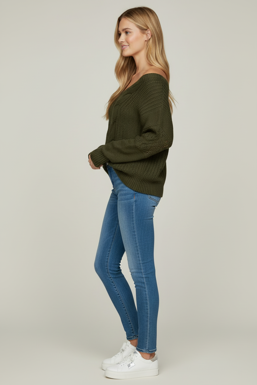 Relaxed Fit Knit Sweater with Round Neck and Long Sleeves